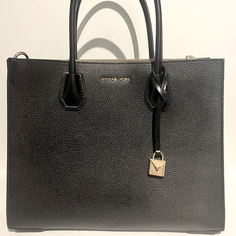 Michael Kors Women Mercer Large Electric Black Pebbled Leather Messenger Bag